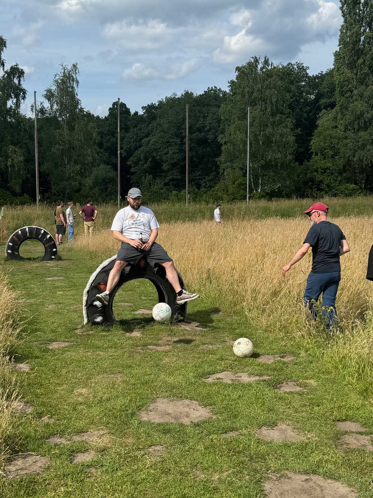 Die Konkurrenz immer im Blick beim Fußballgolf, Soccer Center Osnabrück