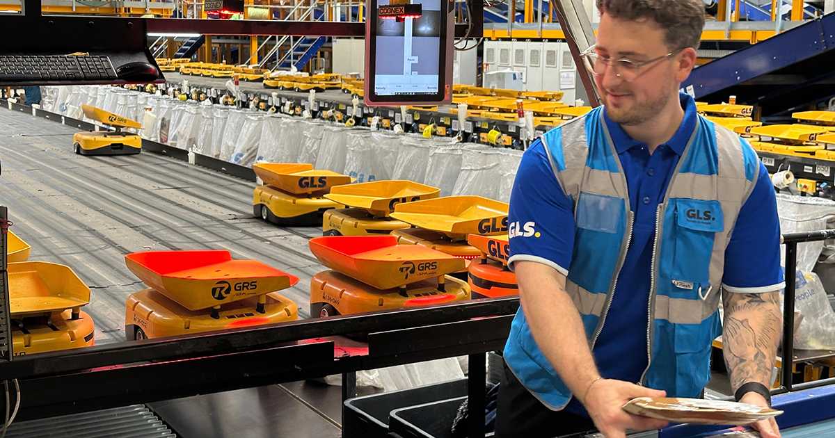 Im GLS-Depot Bielefeld sortieren AGVs