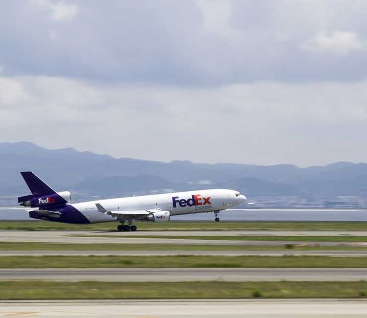 FedEx erweitert Luftfrachtangebot für deutsche Unternehmen